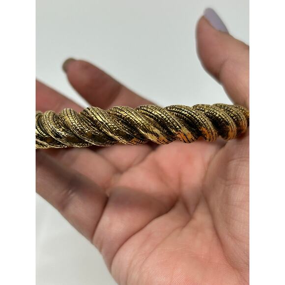 Vintage Chanel Made in France Twist Bangle - Picture 11 of 16